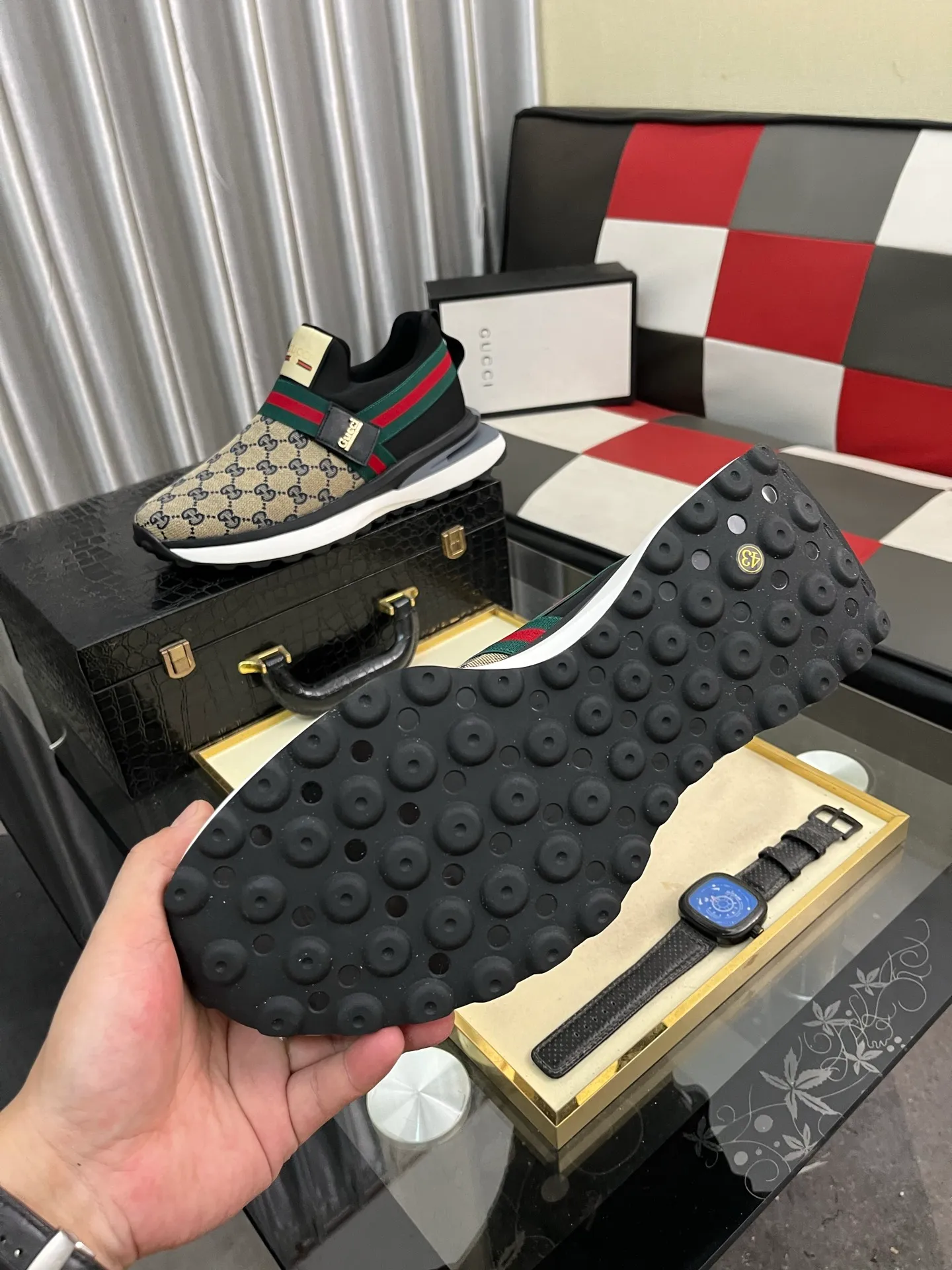 Men's shoes 💰458⌚️⌚️Gucci •Gucci original quality.~ Unique modern style sneakers. 🏃A must-have casual shoe for trendy men😍😍 Original brand imported from Italy, imported original leather, sheep lining (refuses to discolor and grind feet) Sole: Original sole provided by the original factory, French lazy style design ⚠️Fit to the feet, original quality attached, super comfortable original sole, code number: 38-443️⃣colors available